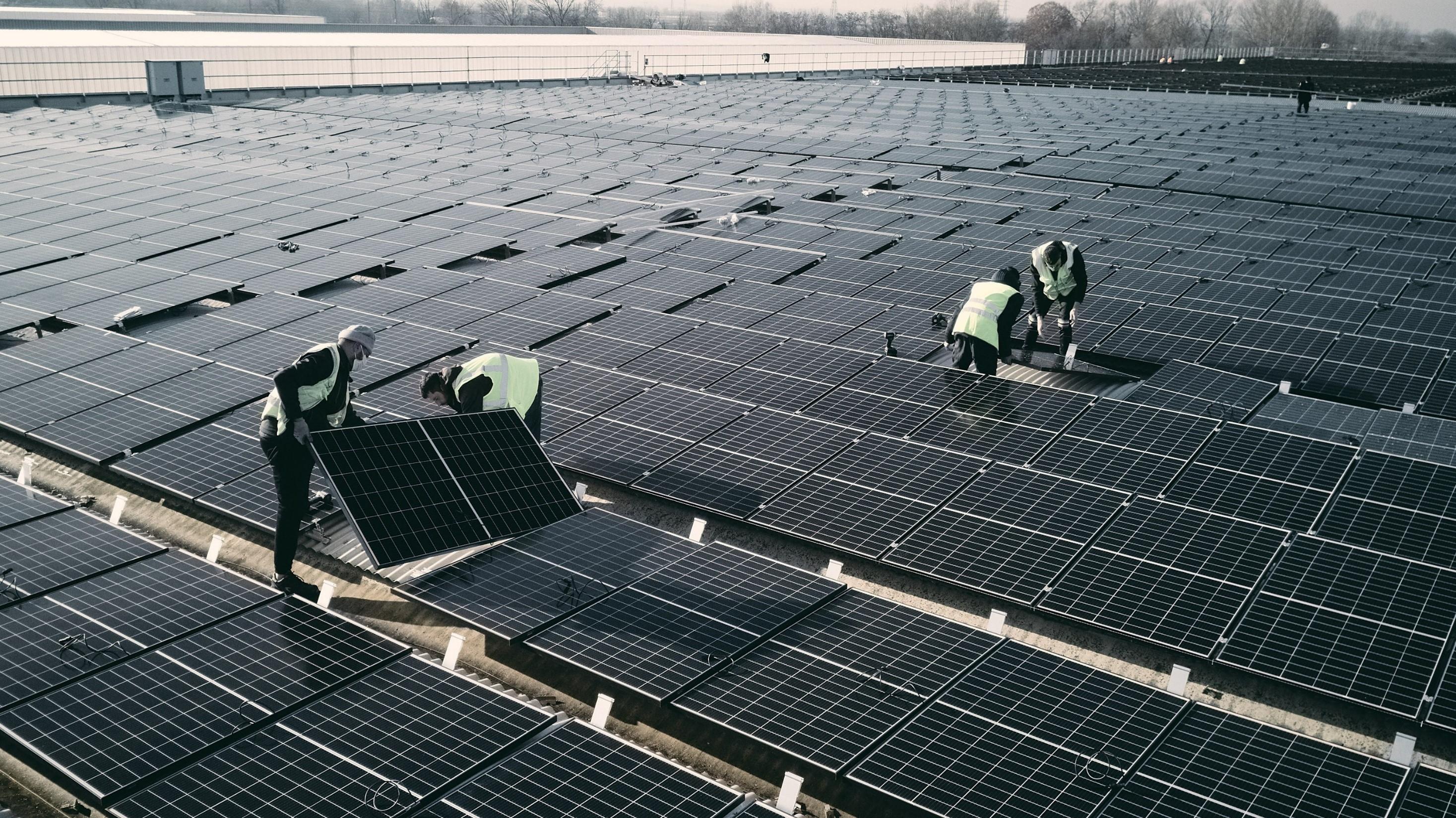 Centrale photovoltaïque en construction